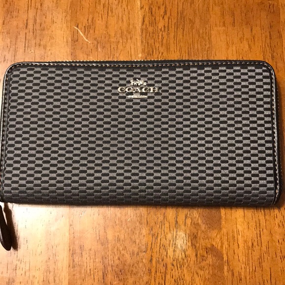 Coach Handbags - LIKE NEW Jacquard Coach Wallet
